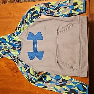 Under Armour Cold Gear Light weight Hoodie. Size Youth Medium.